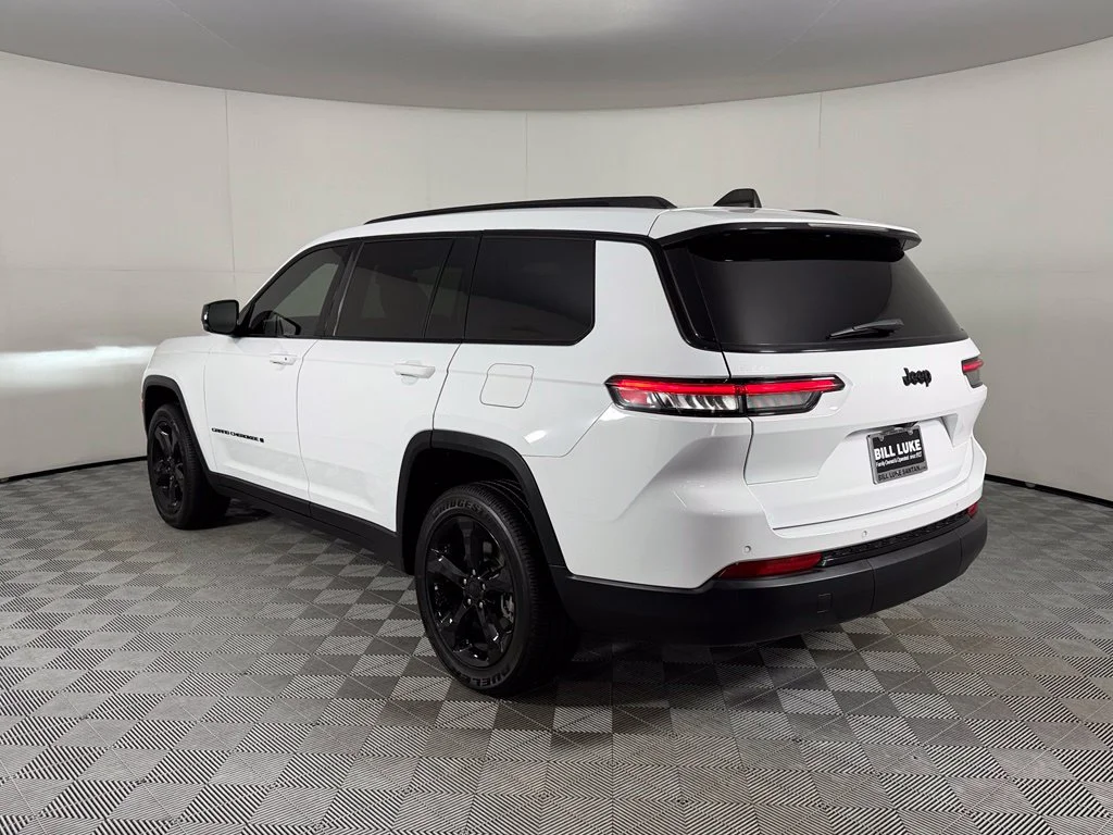 Used 2024 White Jeep Altitude X image 9