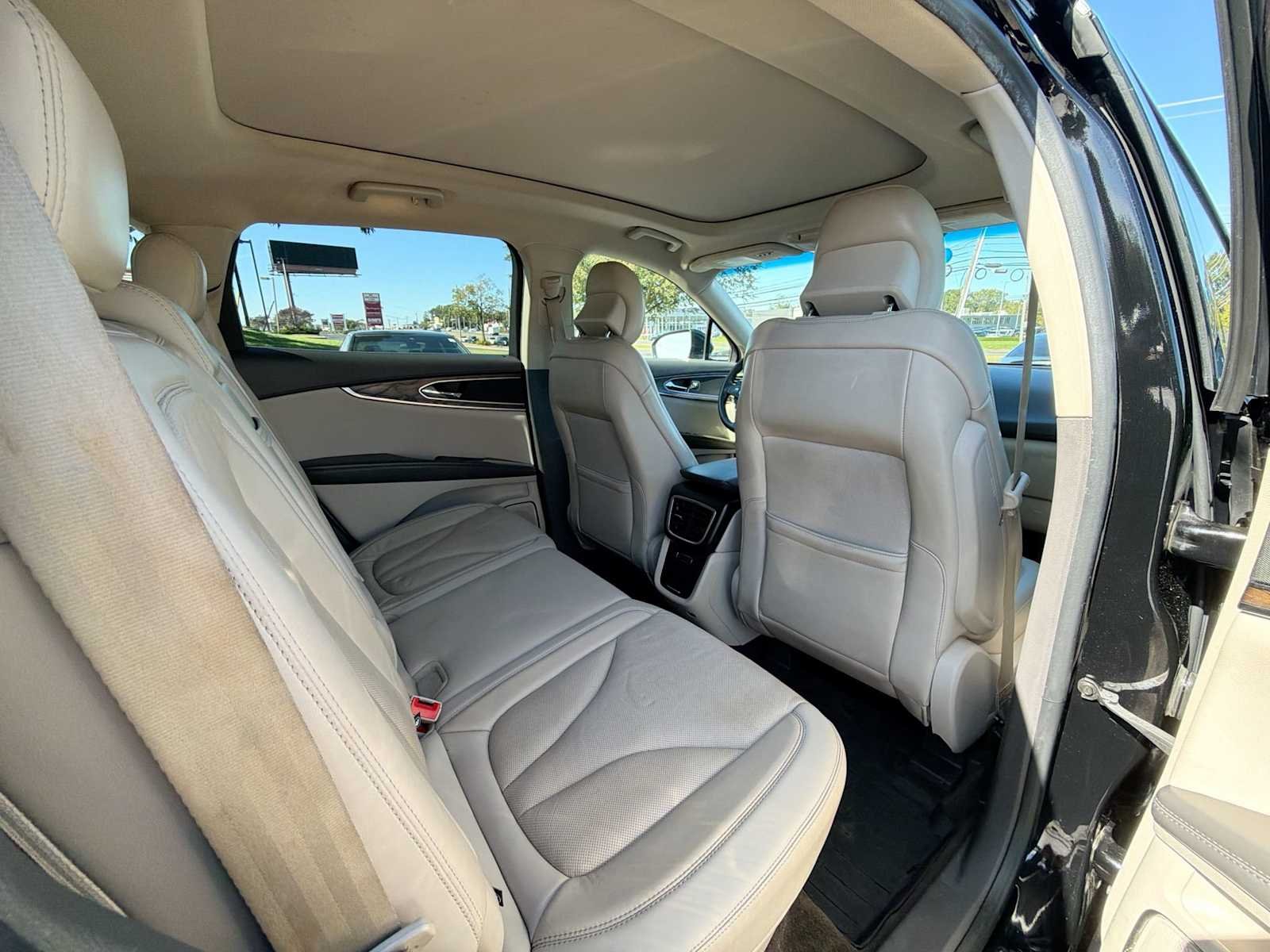 Used 2018 Black Velvet Lincoln Reserve image 14