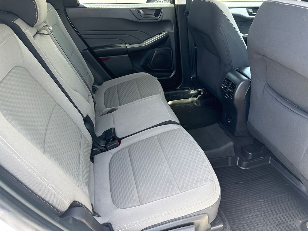 Used 2022 White Ford SE image 15