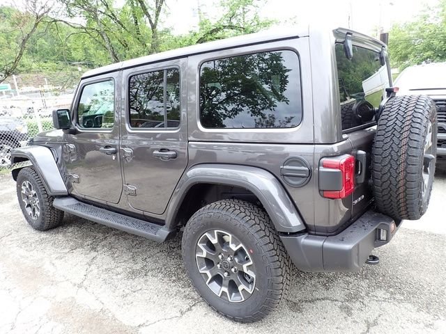 New 2026 Granite Crystal Metallic Clear-Coat Exterior Paint Jeep Sahara image 3