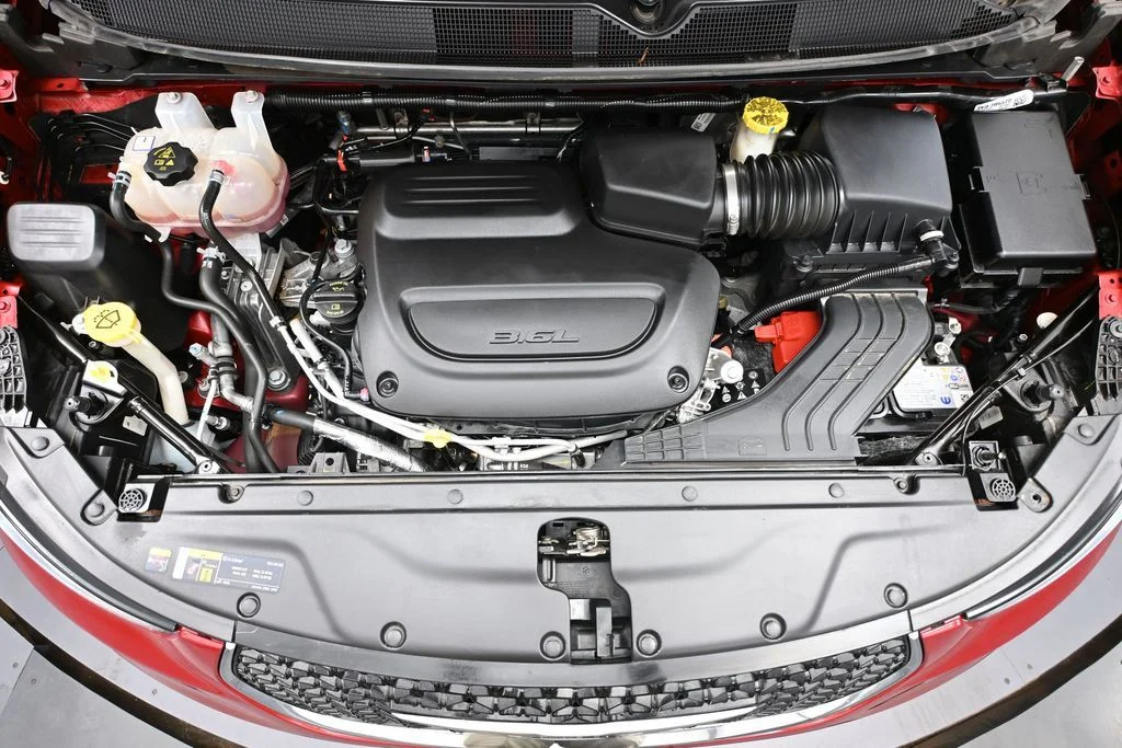 Used 2024 Red Chrysler Touring L image 49