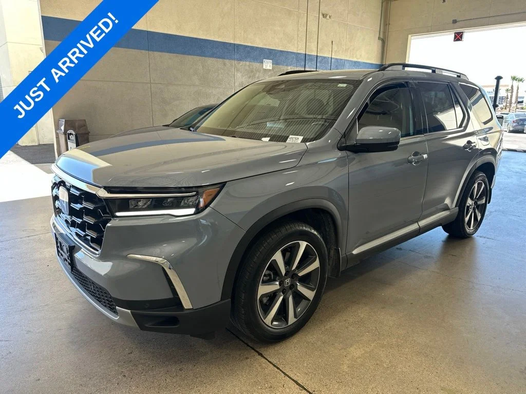 2025 Honda Pilot Touring 2WD's photo