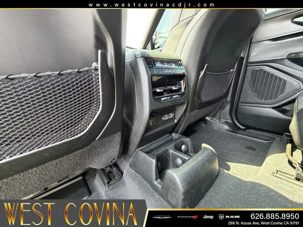 Used 2023 Silver Jeep Altitude image 17