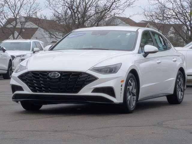 Certified Used 2022 Gray Hyundai SEL image 3