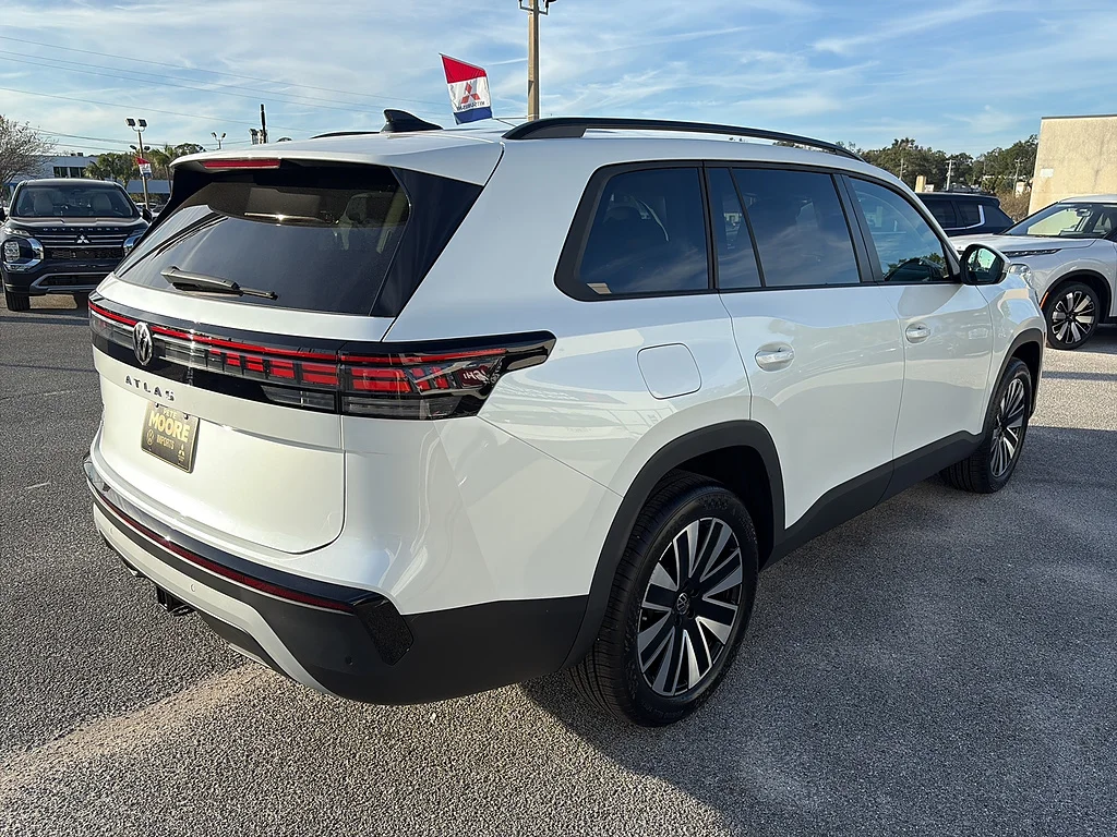 New 2027 Opal White Pearl Volkswagen SE w/Technology FWD image 3