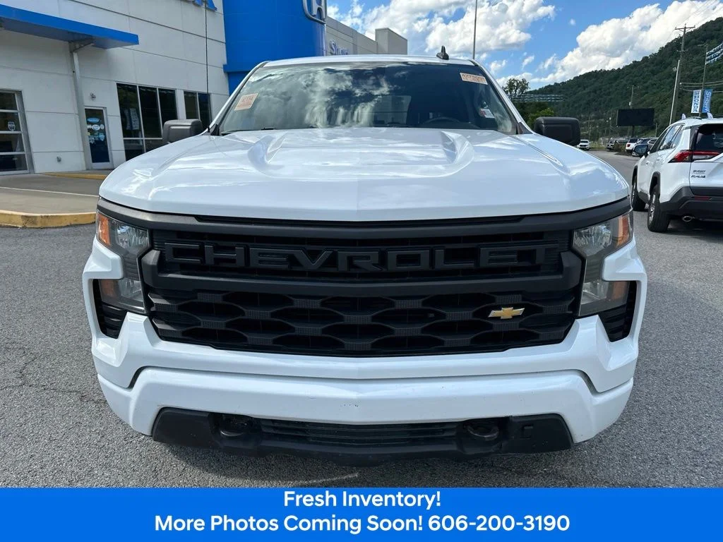 Used 2023  Chevrolet Custom image 8
