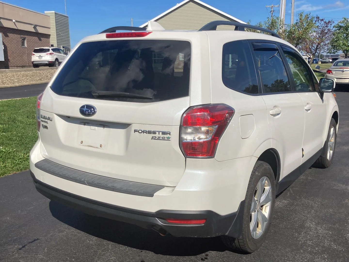 Used 2016 Crystal White Pearl Subaru 2.5i Premium image 7