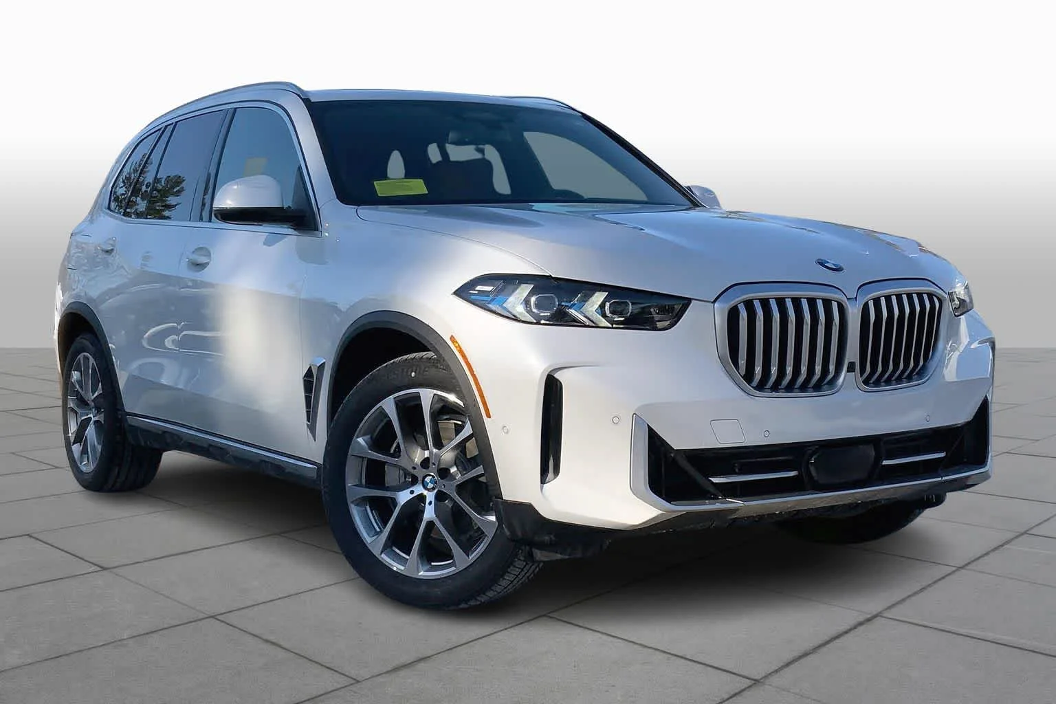 New 2026 Mineral White Metallic BMW xDrive40i image 2