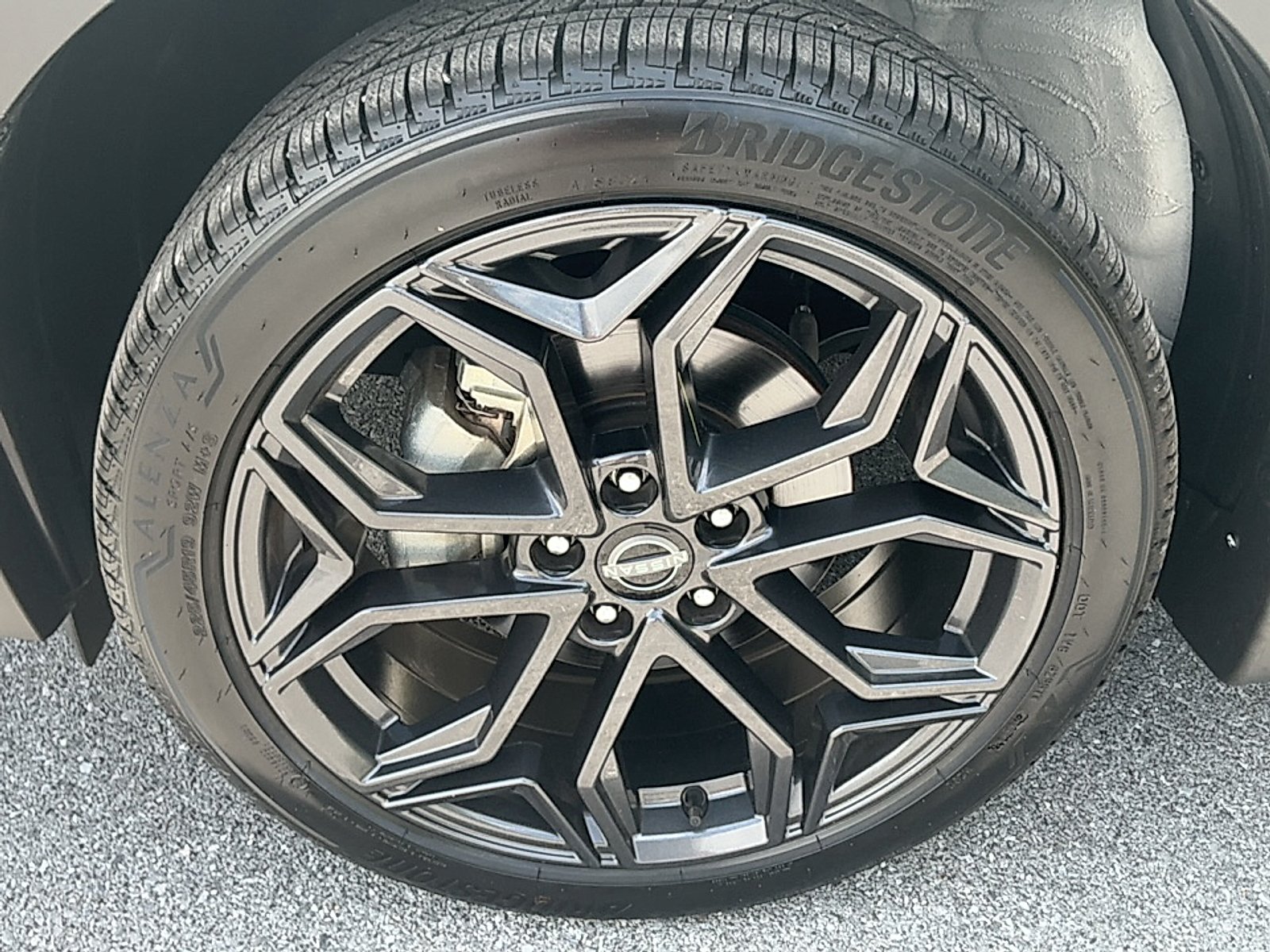 Used 2025 Aspen White Tricoat/Super Black Nissan SR FWD image 5