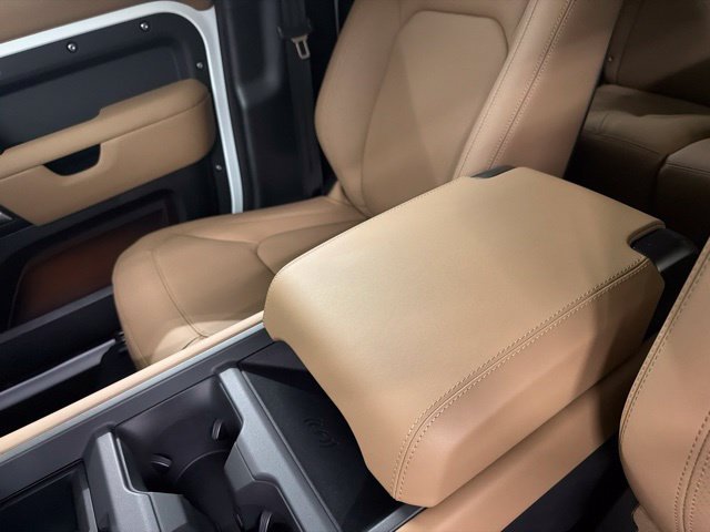 New 2026 Fuji White Land Rover X-Dynamic SE image 34