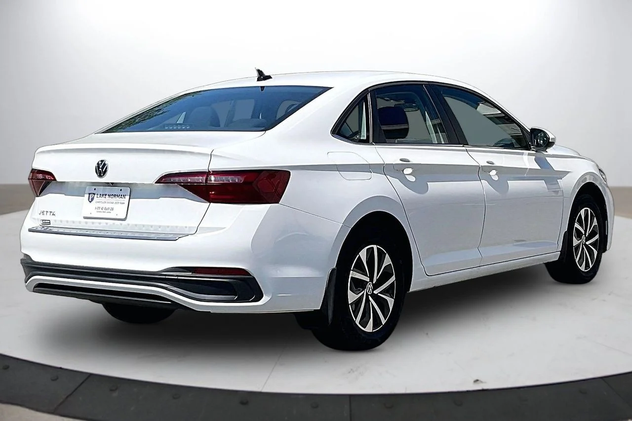 Used 2024 White Volkswagen 1.5T S image 8