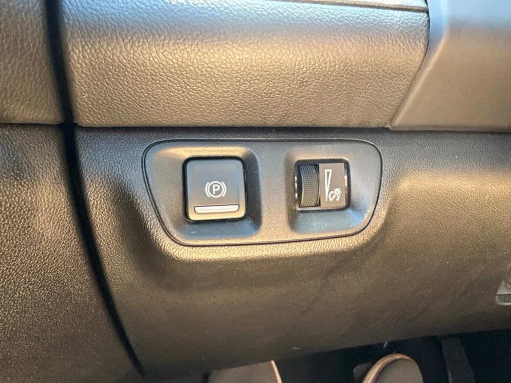 Used 2019 Gray GMC SLE-1 image 24