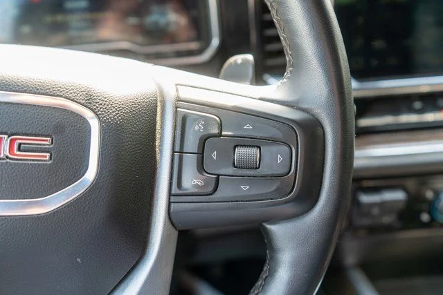 Used 2024 White GMC Elevation image 24