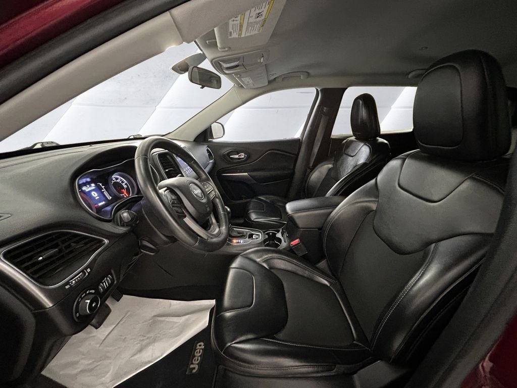 Used 2019 Red Jeep Latitude Plus image 7