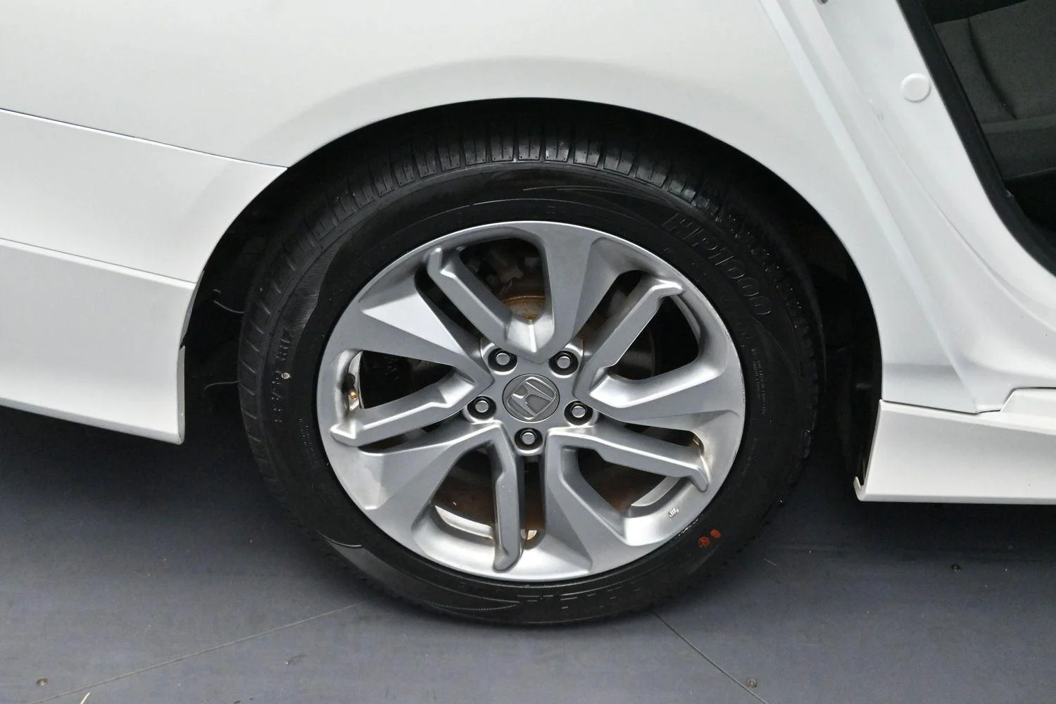 Used 2020 Platinum White Pearl Honda LX image 33