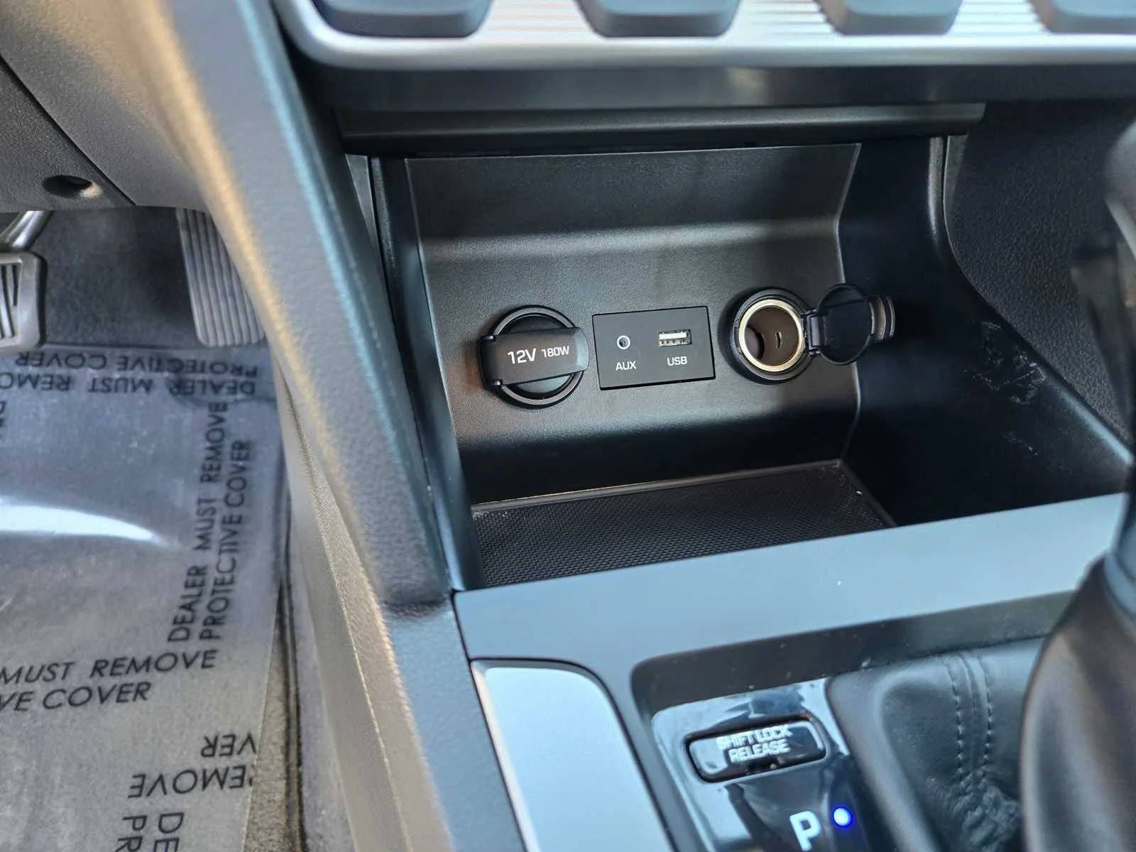 Used 2020  Hyundai SE image 16