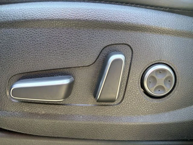 Used 2023 Black Hyundai SEL image 12