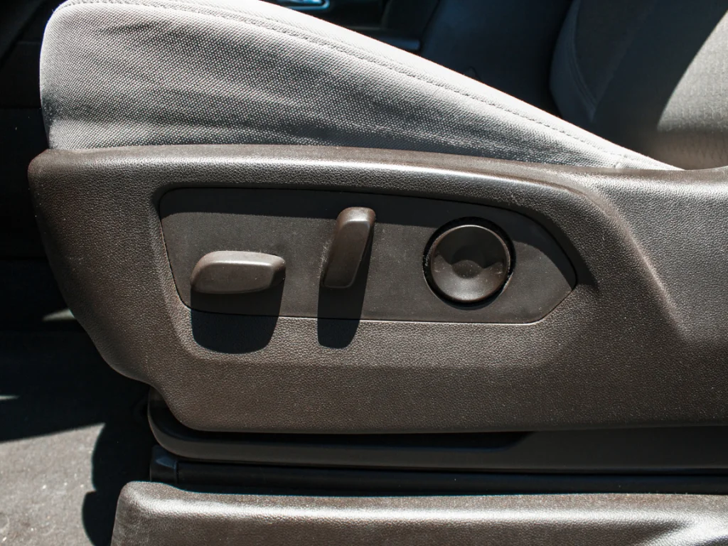 Used 2021 Smokey Quartz Metallic GMC SLE image 10