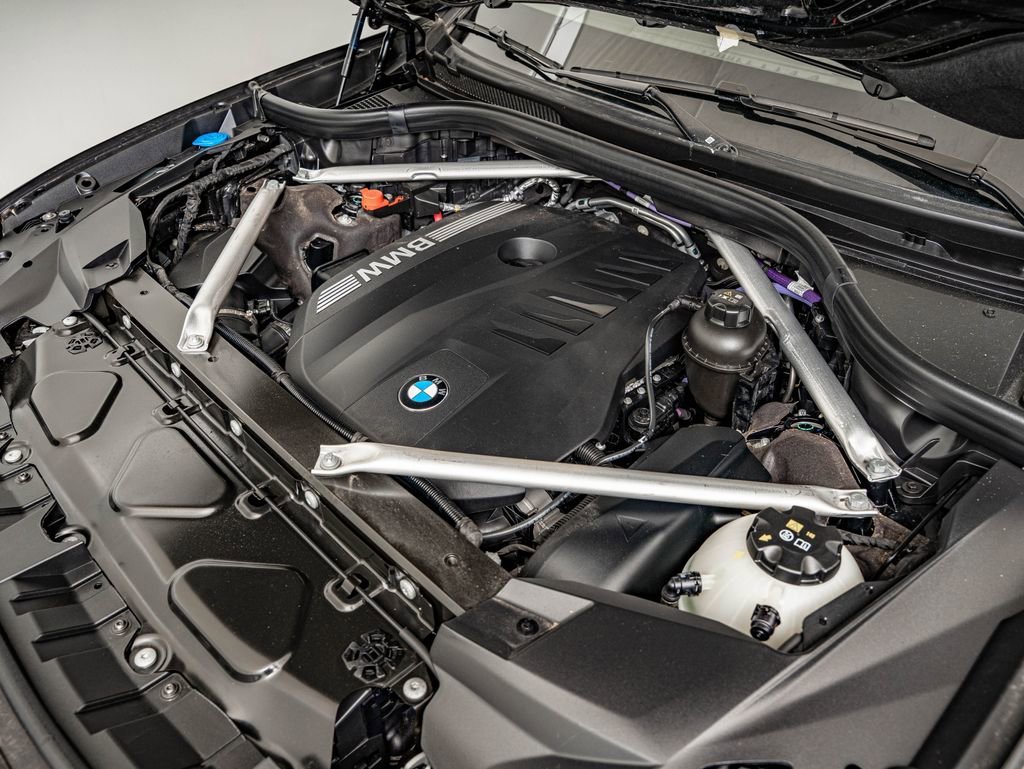 Used 2025 Black Sapphire Metallic BMW xDrive40i image 40