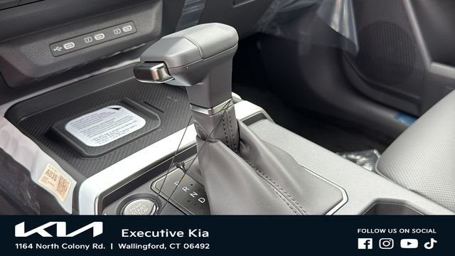 New 2027 Terrain Brown / Black Roof Kia X-Line S image 18