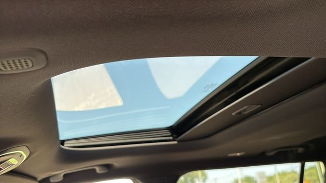 Used 2023 White Jeep Altitude image 11