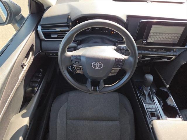 2025 Toyota Camry LE - Photo 5