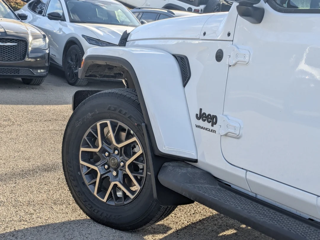 New 2026 White Jeep Sahara - - 4x4 - McKinley Leather Seats - Body? Colour Hardtop - Side Steps & More! image 9