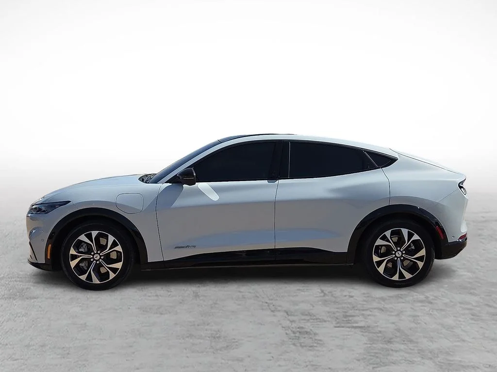 Used 2022 White Ford Premium image 6