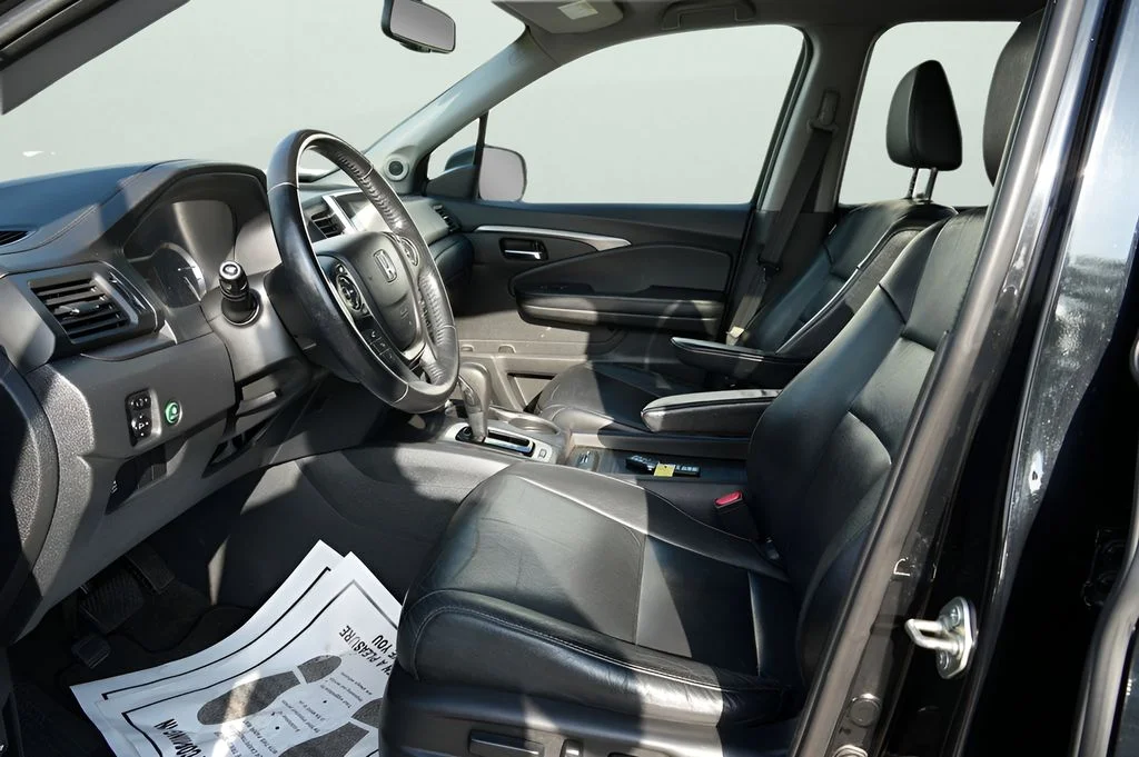 Used 2016 Black Honda EX-L image 18