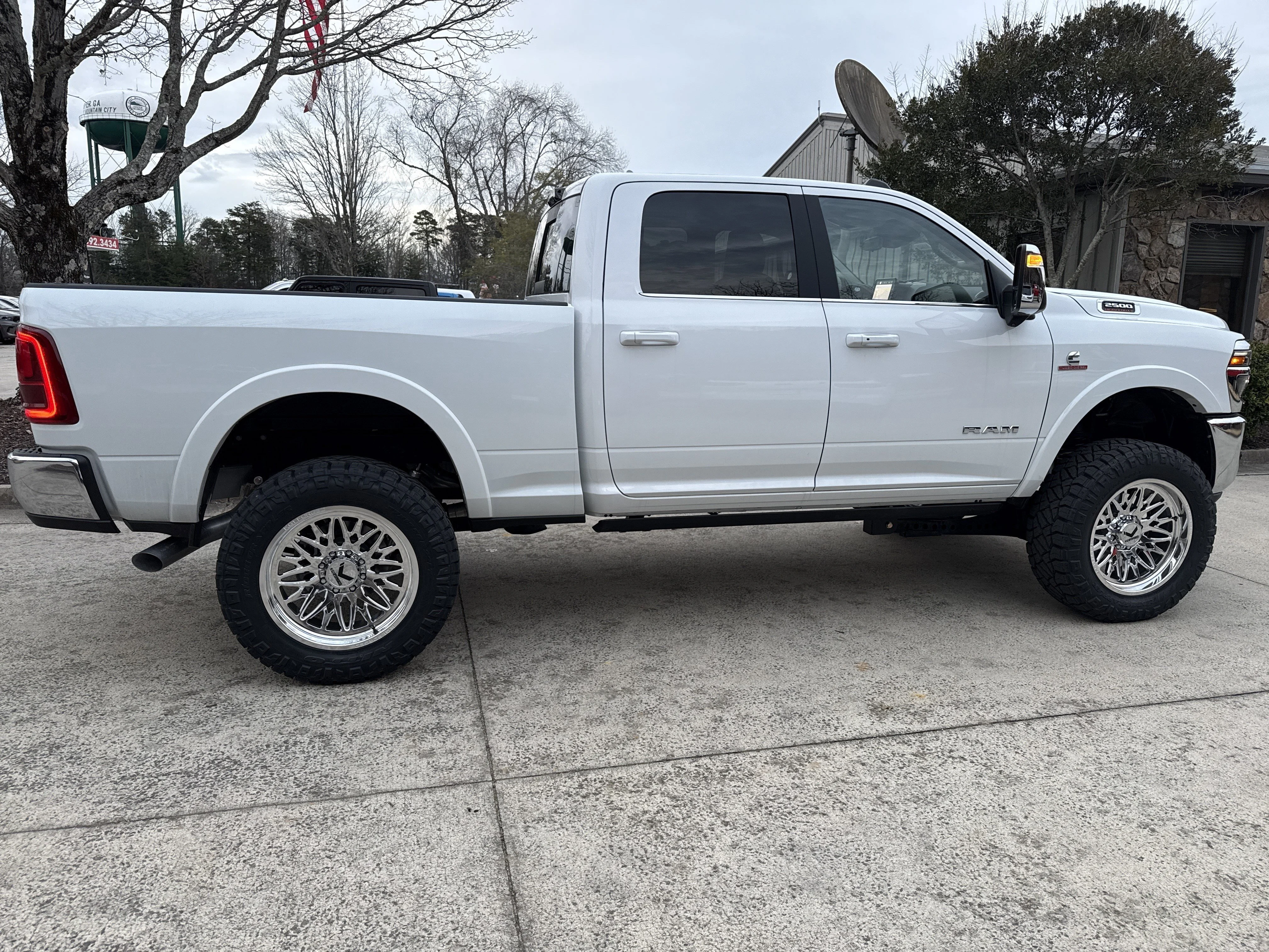 2025 RAM 2500 Limited - Photo 9
