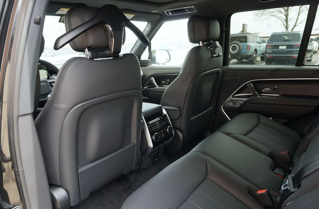 New 2026 Santorini Black Land Rover SE image 28