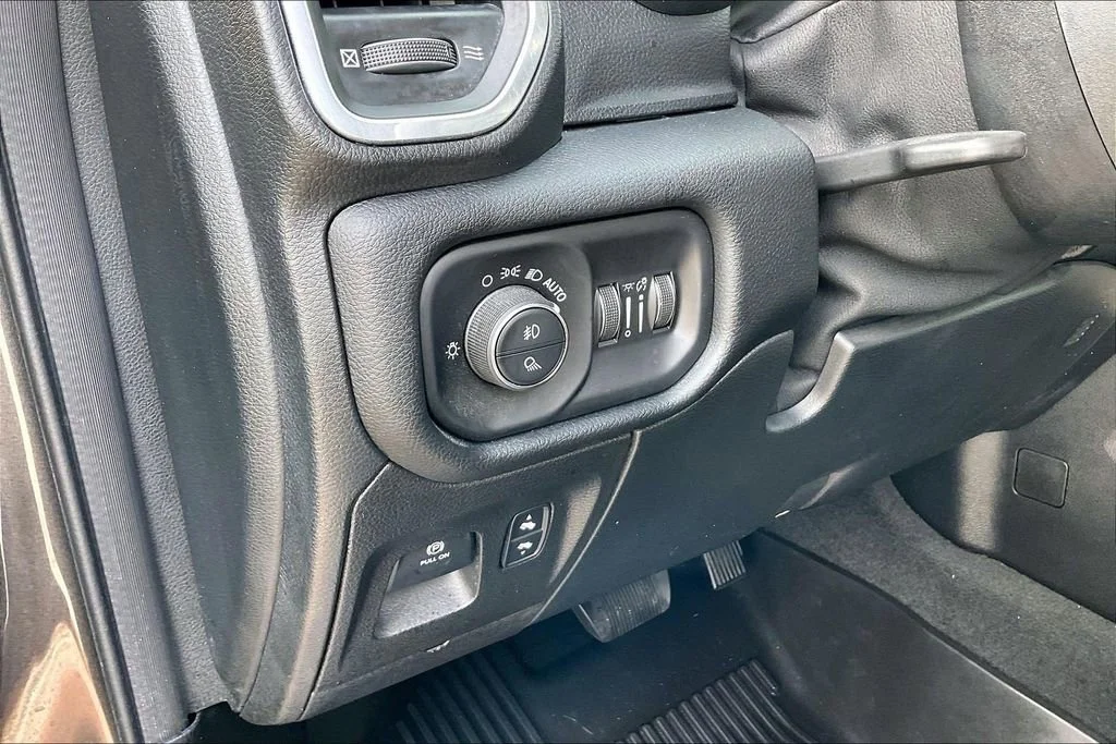 Used 2022  Ram Laramie image 23