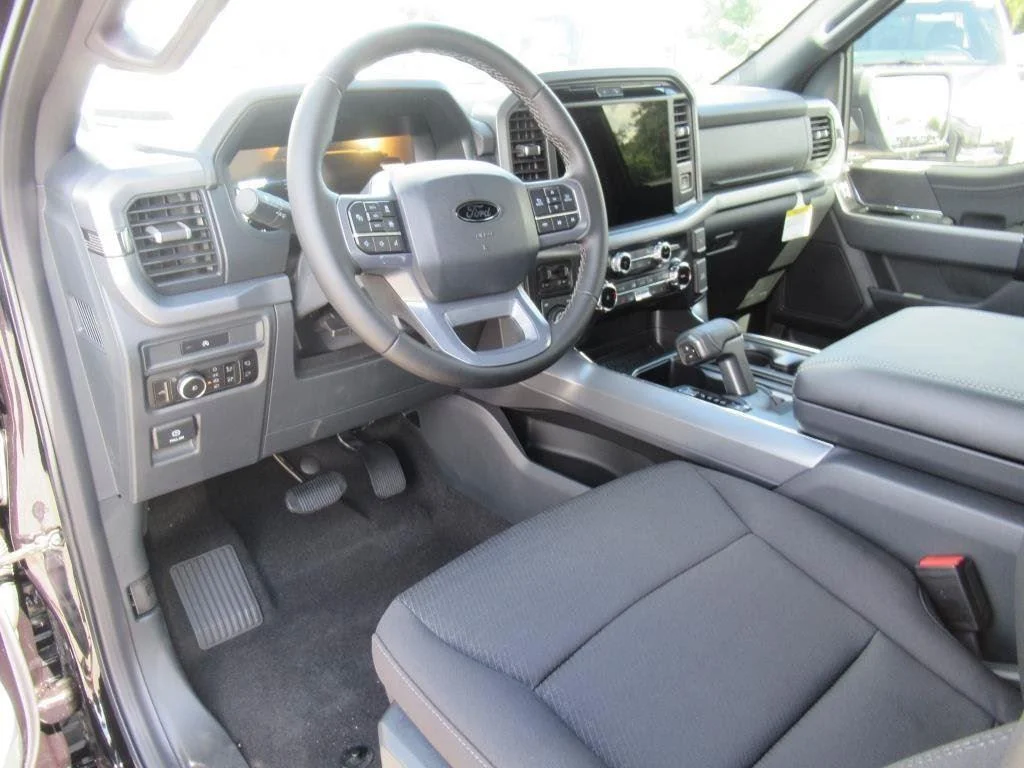 New 2025 Agate Black Metallic Ford XLT image 14