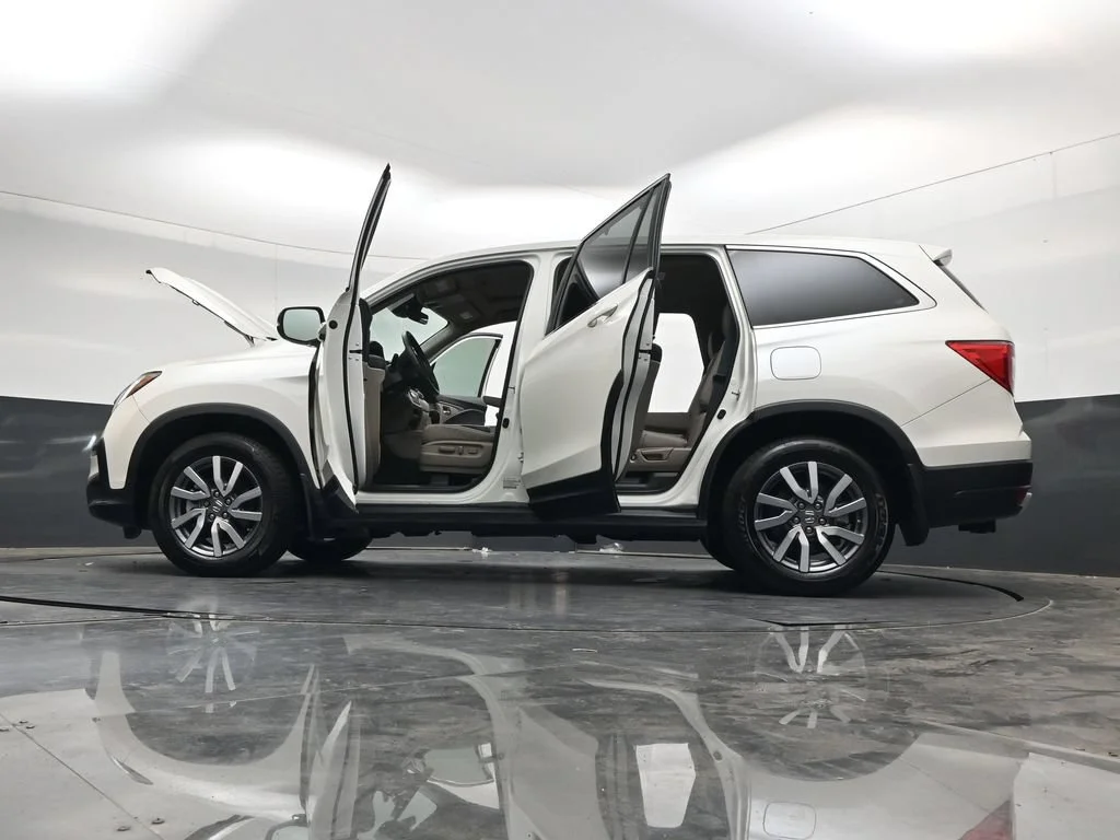 Used 2019 White Diamond Pearl Honda EX-L image 40