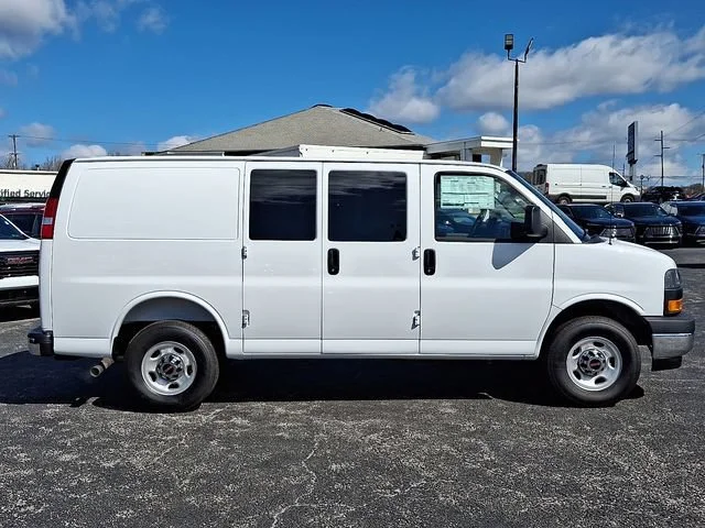 New 2025 Summit White GMC Work Van image 7