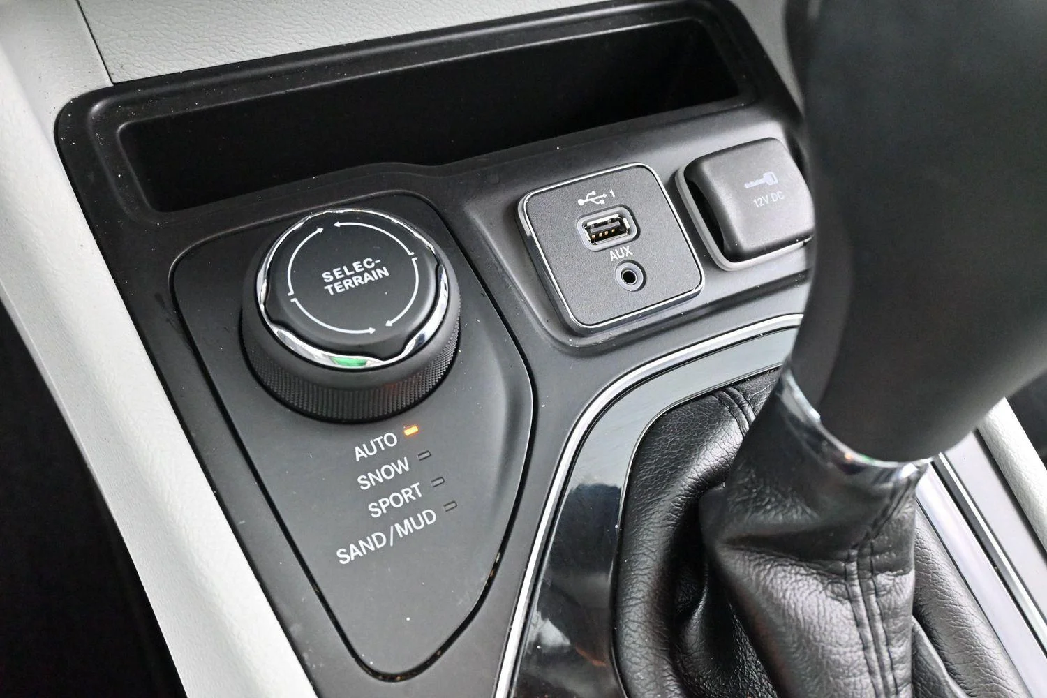 Used 2019 Bright White Clearcoat Jeep Limited image 23