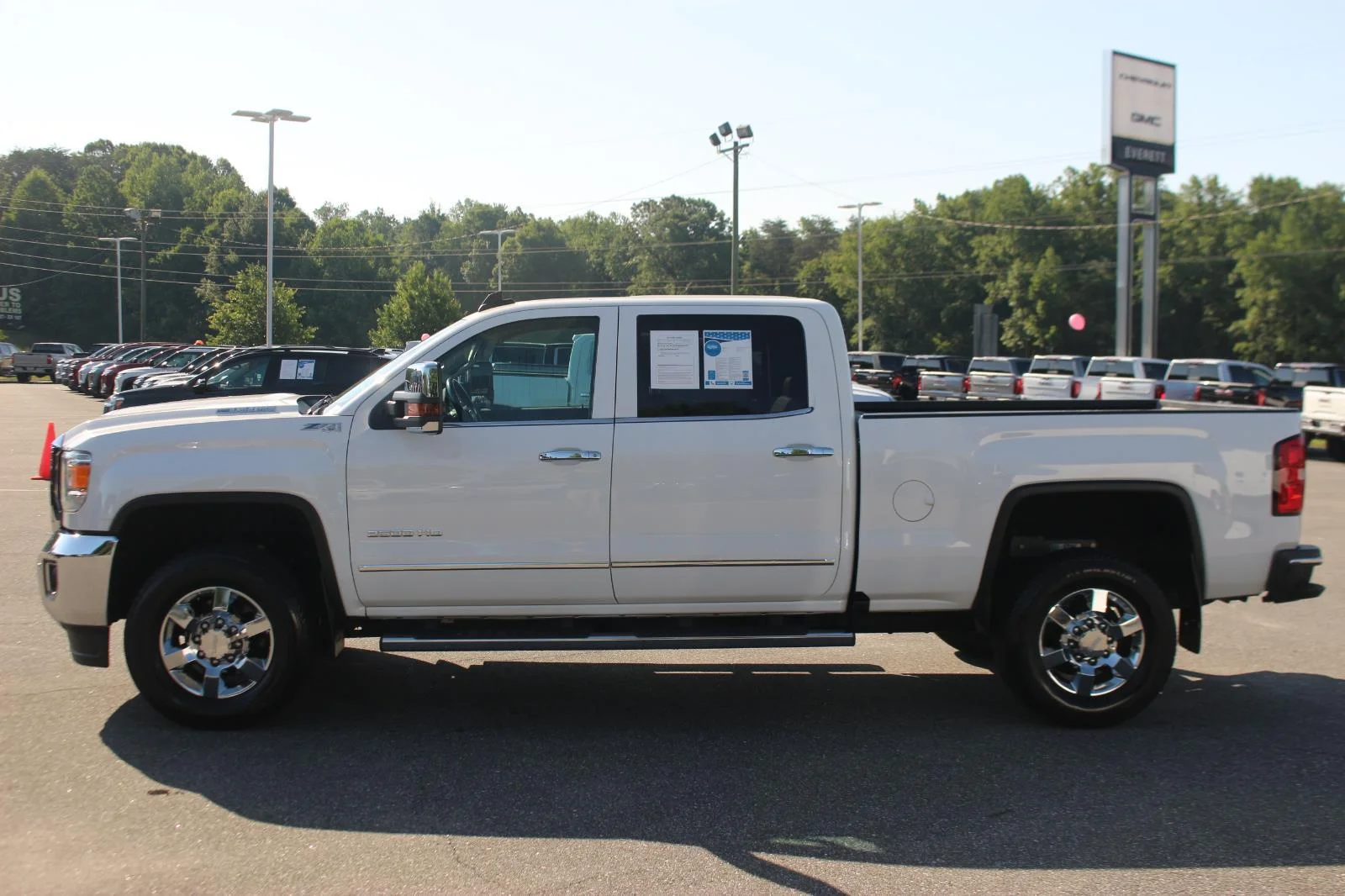 Used 2018 SUMMIT WHITE GMC SLT image 4
