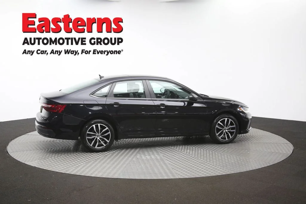 Used 2025 Black Volkswagen 1.5T SE image 44