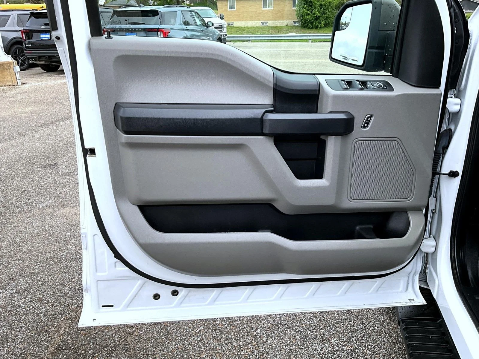 Used 2019 White Ford XL image 10