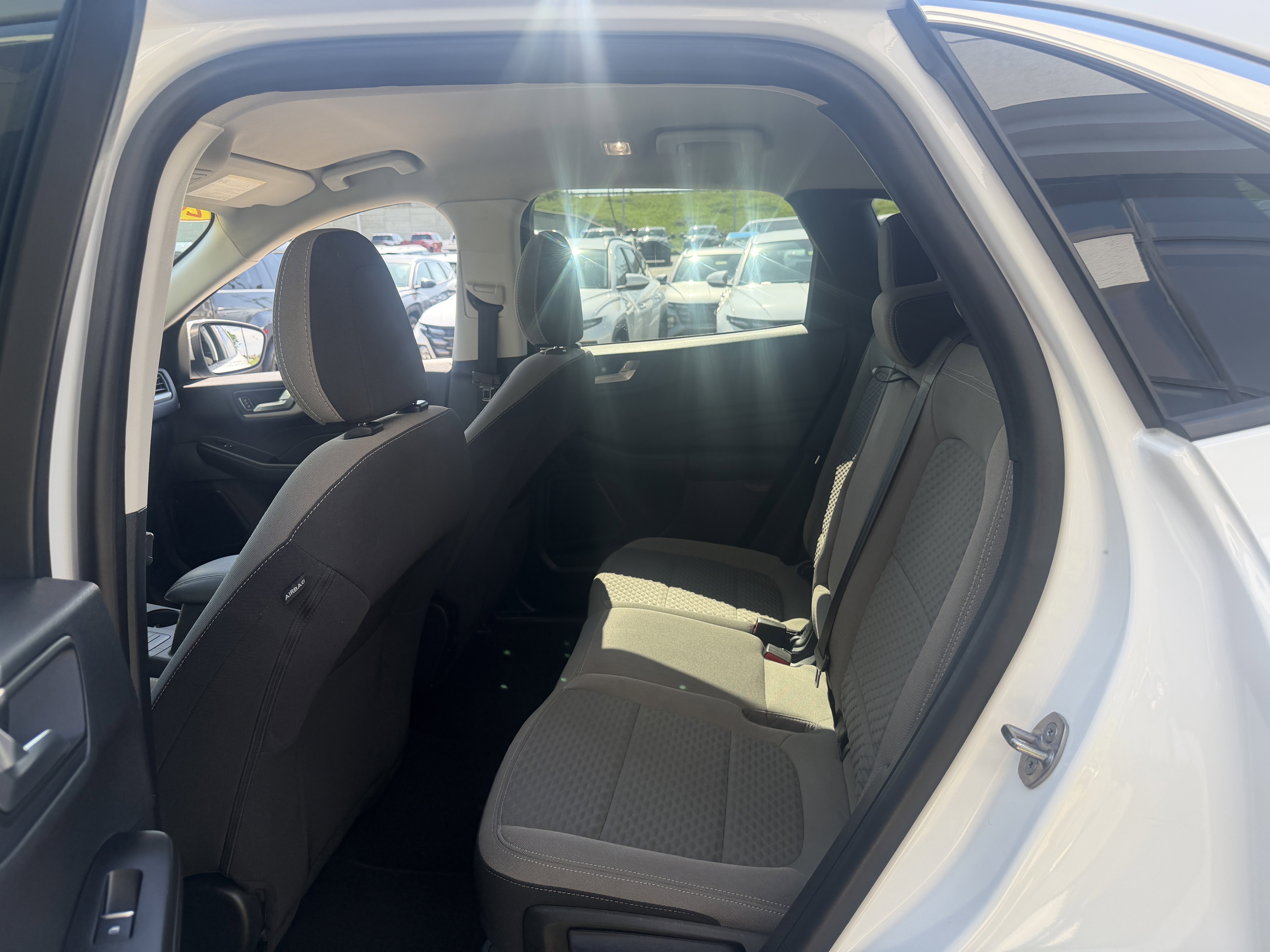 Used 2021 Oxford White Ford SE image 25