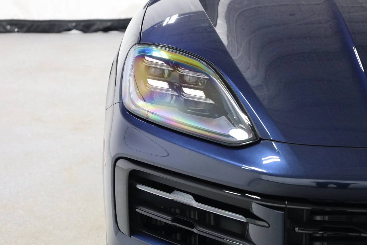 Certified Used 2025 Algarve Blue Metallic Porsche  image 15