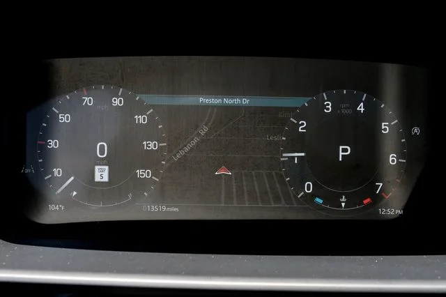 Used 2025 White Land Rover Dynamic SE image 28