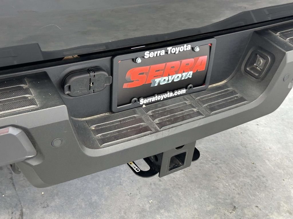 Used 2025  Toyota SR5 image 12