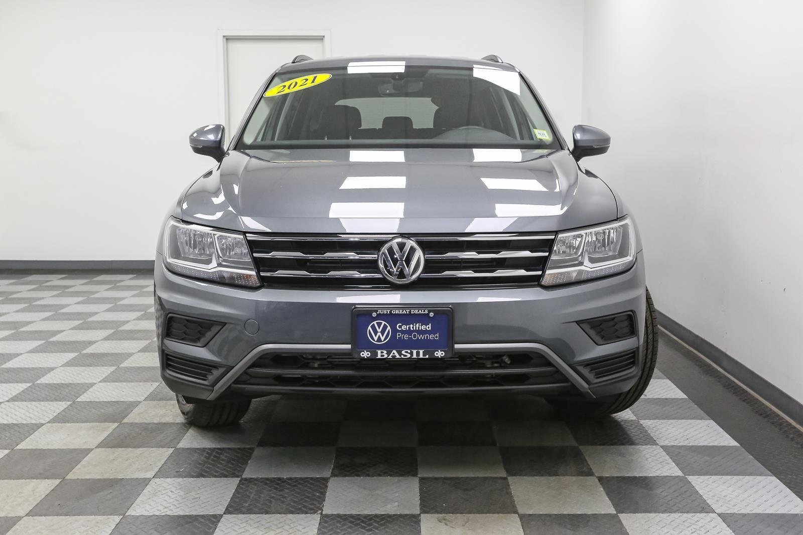 Used 2021 Platinum Gray Metallic Volkswagen SE image 4