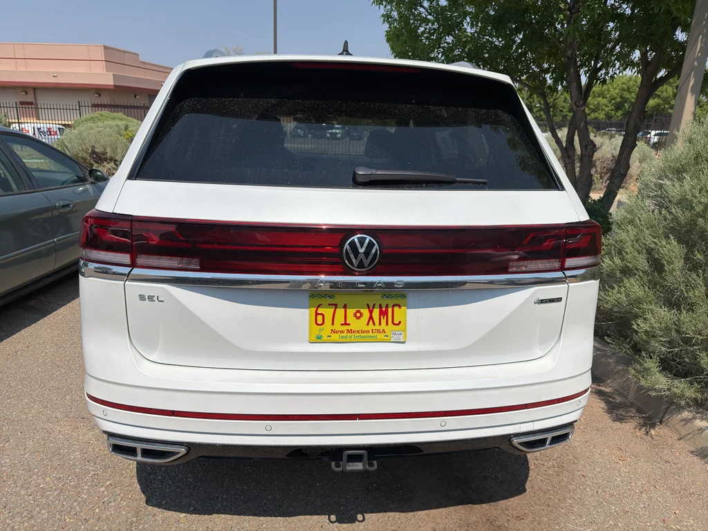 Used 2025 Opal White Pearl Volkswagen 2.0T SEL Premium R-Line image 17