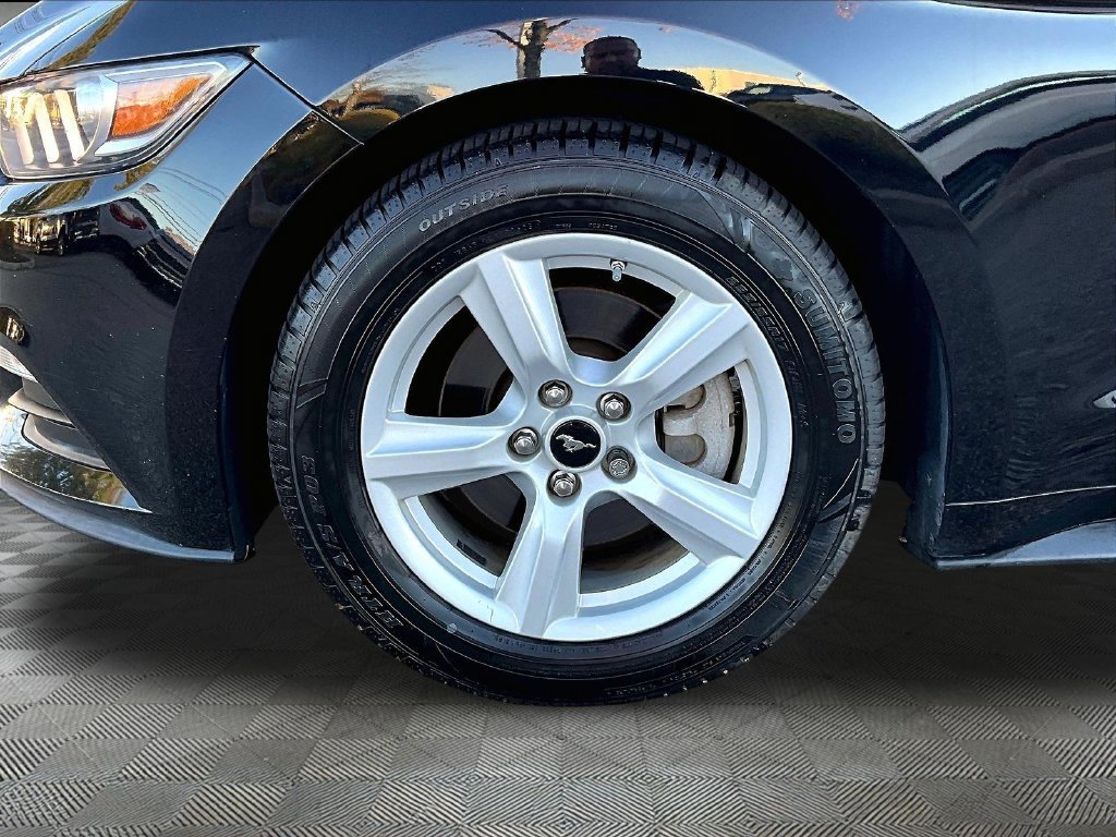 Used 2015 Black Ford V6 image 7