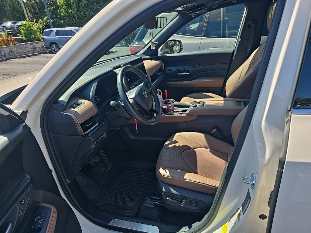 Used 2024 Off-white Toyota Hybrid Platinum MAX image 12