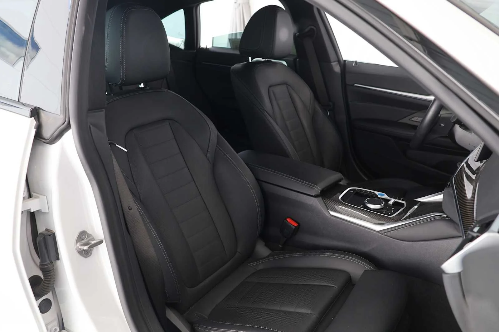 Certified Used 2024 Mineral White Metallic BMW M50 image 12