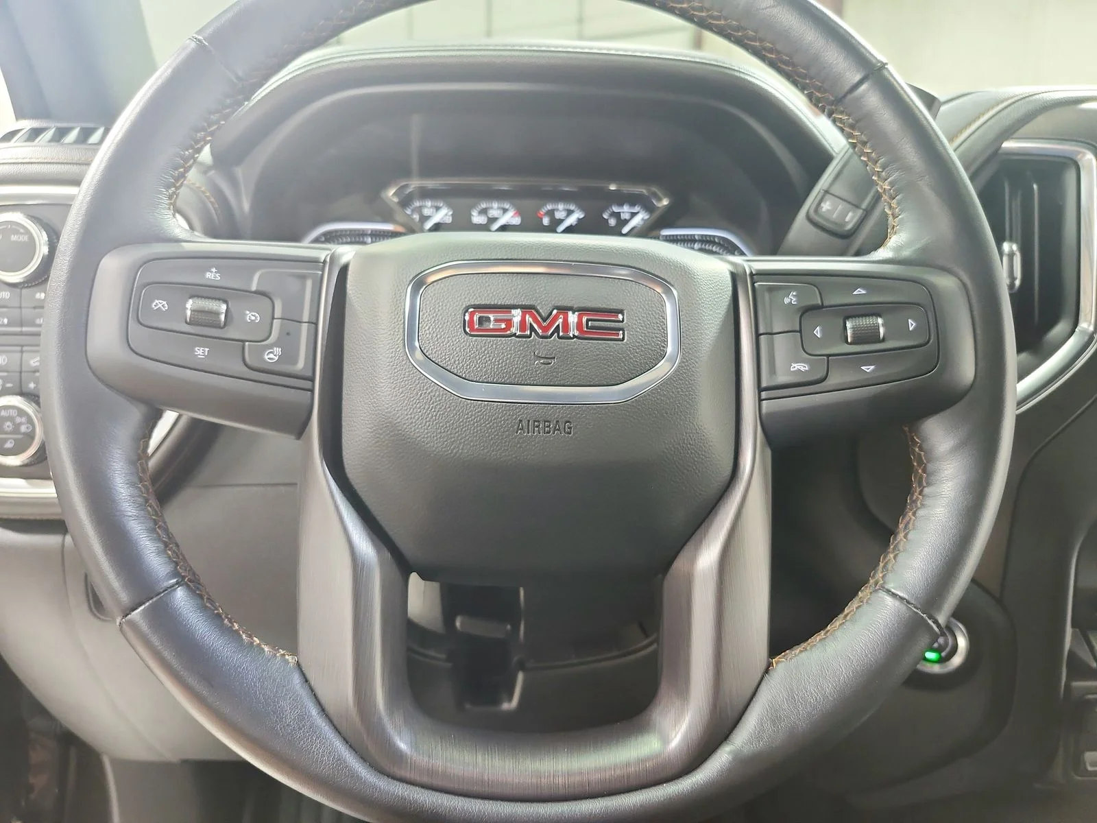 Used 2022  GMC AT4 image 24