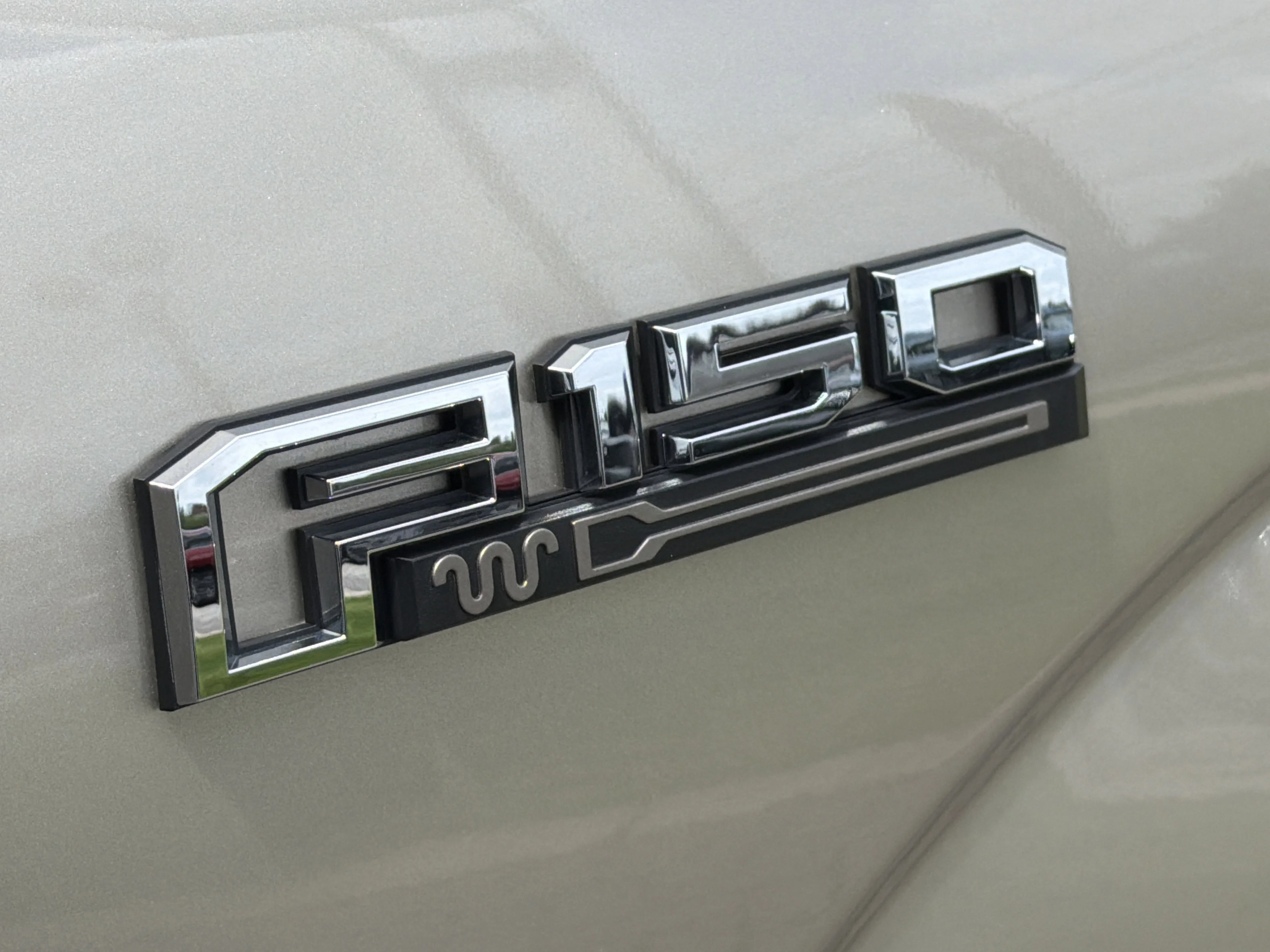 Used 2018 White Gold Ford King Ranch image 10